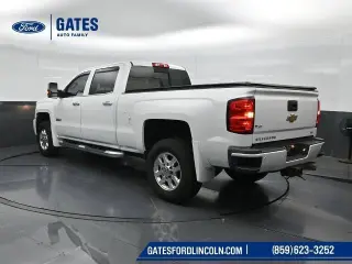 Chevrolet Silverado 3500HD 2015 4x4 LTZ 4p Cabina de Tripulação SRW