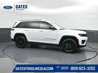 Jeep Grand Cherokee 2025 4x4 Laredo SUV de 4 puertas
