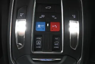 Jeep Grand Cherokee 2025 4x4 Laredo SUV de 4 puertas