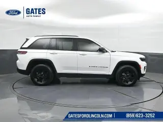 Jeep Grand Cherokee 2025 4x4 Laredo SUV de 4 puertas