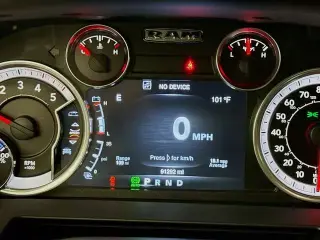 Ram 3500 2016 4x4 Laramie 4p. Cabina de Tripulación 6,3 pies. Caja Larga SRW Camioneta