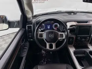 Ram 3500 2016 4x4 Laramie 4p. Cabina de Tripulación 6,3 pies. Caja Larga SRW Camioneta