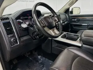 Ram 3500 2016 4x4 Laramie 4p. Cabina de Tripulación 6,3 pies. Caja Larga SRW Camioneta