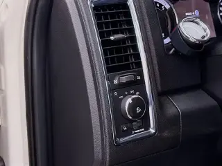 Ram 3500 2016 4x4 Laramie 4p. Cabina de Tripulación 6,3 pies. Caja Larga SRW Camioneta