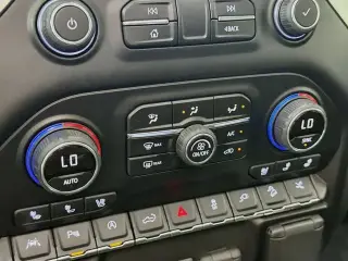 Chevrolet Silverado 1500 2019 4x4 LTZ 4p Camión de pasajeros estándar 5.8 pies CA