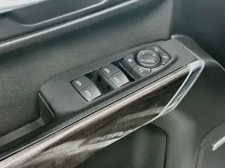 Chevrolet Silverado 1500 2019 4x4 LTZ 4p Camión de pasajeros estándar 5.8 pies CA