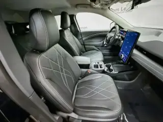 Ford Mustang Mach-E 2025 Select SUV 4p.