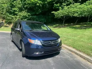 2015 Honda Odyssey LX Minivan