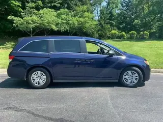 2015 Honda Odyssey LX Minivan