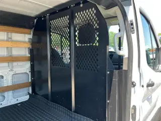 Ford Transit 2024 250 3 puertas SWB Furgón de techo bajo