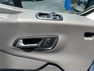 Ford Transit 2024 250 3 puertas SWB Furgón de techo bajo