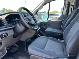 Ford Transit 2024 250 3 puertas SWB Furgón de techo bajo