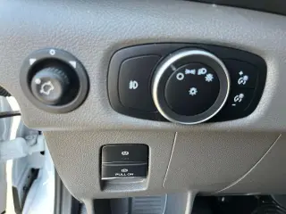 Ford Transit 2024 250 3 puertas SWB Furgón de techo bajo