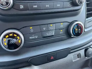 Ford Transit 2024 250 3 puertas SWB Furgón de techo bajo