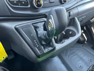 Ford Transit 2024 250 3 puertas SWB Furgón de techo bajo