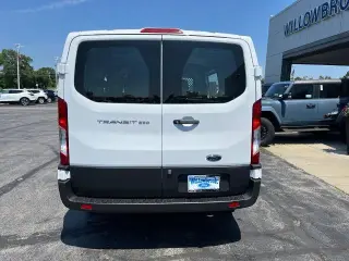 Ford Transit 2024 250 3 puertas SWB Furgón de techo bajo