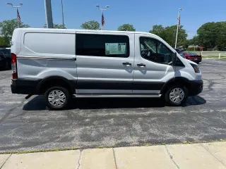 Ford Transit 2024 250 3 puertas SWB Furgón de techo bajo