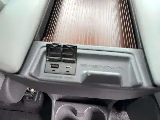 Toyota Sienna 2021 XLE 7 pasajeros Miniván de 4 puertas