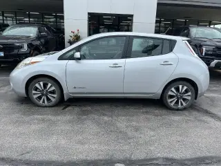 Nissan LEAF 2016 SL 5 puertas portón trasero
