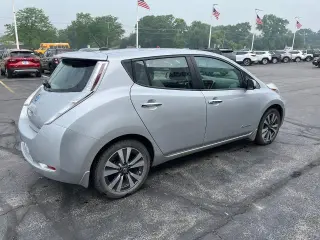 Nissan LEAF 2016 SL 5 puertas portón trasero