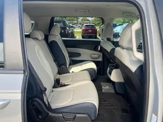 Kia Carnival 2025 EX Miniván de 4 puertas