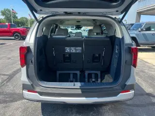 Kia Carnival 2025 EX Miniván de 4 puertas