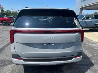 Kia Carnival 2025 EX Miniván de 4 puertas