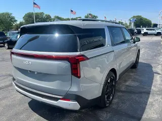 Kia Carnival 2025 EX Miniván de 4 puertas