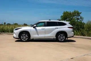 Toyota Highlander 2023 LE 4dr SUV