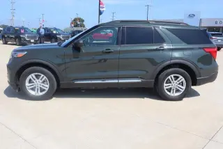 Ford Explorer 2023 AWD XLT SUV de 4 puertas