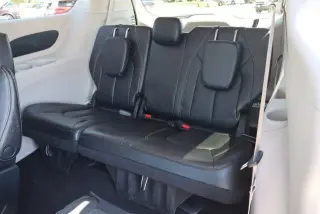 Chrysler Pacifica 2023 Touring L Minivan 4p