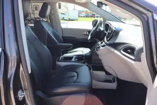 Chrysler Pacifica 2023 Touring L Minivan 4p