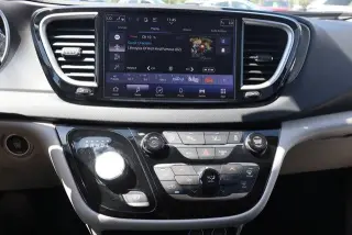 Chrysler Pacifica 2023 Touring L Minivan 4p