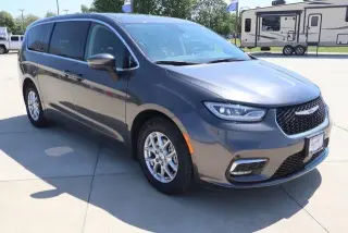 Chrysler Pacifica 2023 Touring L Minivan 4p