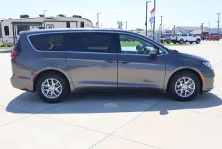 Chrysler Pacifica 2023 Touring L Minivan 4p