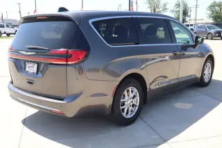 Chrysler Pacifica 2023 Touring L Minivan 4p