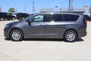 Chrysler Pacifica 2023 Touring L Minivan 4p