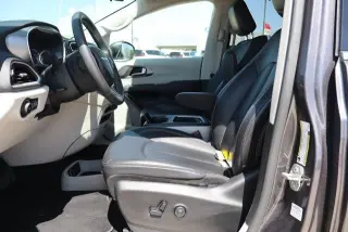 Chrysler Pacifica 2023 Touring L Minivan 4p
