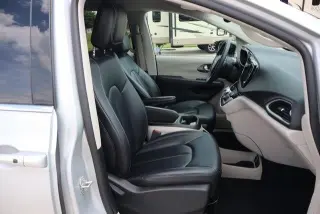 Chrysler Pacifica 2024 Touring L Minivan 4p.