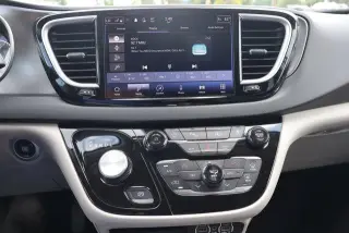 Chrysler Pacifica 2024 Touring L Minivan 4p.