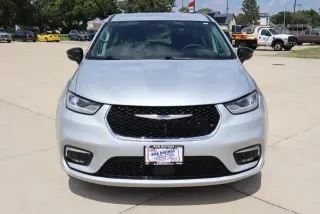 Chrysler Pacifica 2024 Touring L Minivan 4p.