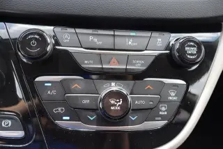 Chrysler Pacifica 2024 Touring L Minivan 4p.