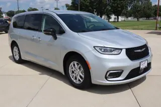 Chrysler Pacifica 2024 Touring L Minivan 4p.