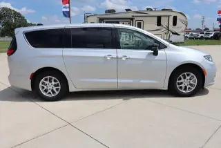 Chrysler Pacifica 2024 Touring L Minivan 4p.