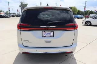 Chrysler Pacifica 2024 Touring L Minivan 4p.