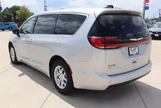 Chrysler Pacifica 2024 Touring L Minivan 4p.