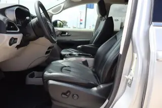Chrysler Pacifica 2024 Touring L Minivan 4p.