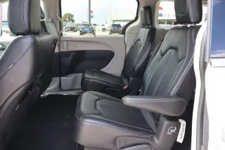 Chrysler Pacifica 2024 Touring L Minivan 4p.