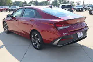 Hyundai ELANTRA 2025 SEL Sport Sedán de 4 puertas