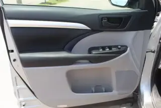 2019 Toyota Highlander LE +